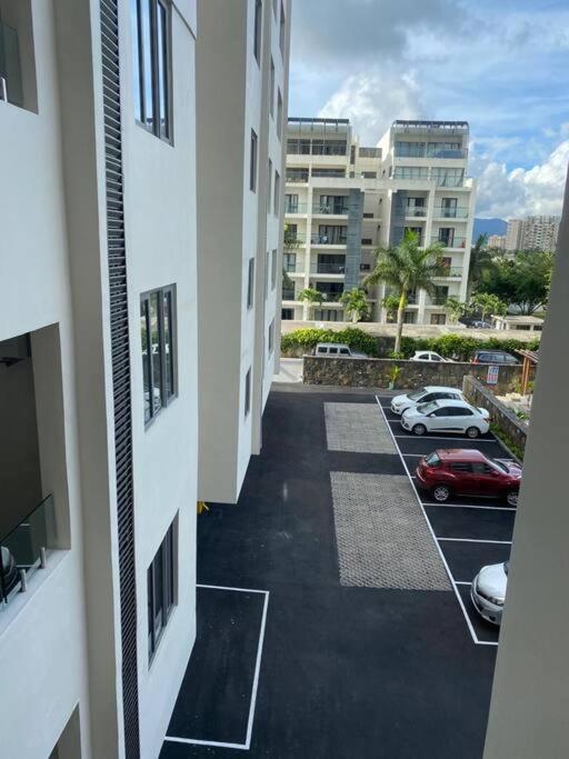 Stylish & Luxury 2-Bed Parkside Apart With Pool Vacoas-Phoenix ภายนอก รูปภาพ